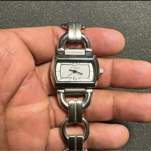 Vintage FOSSIL Ladies Watch ES-2479 Quartz Silver Tone Working With New Battery